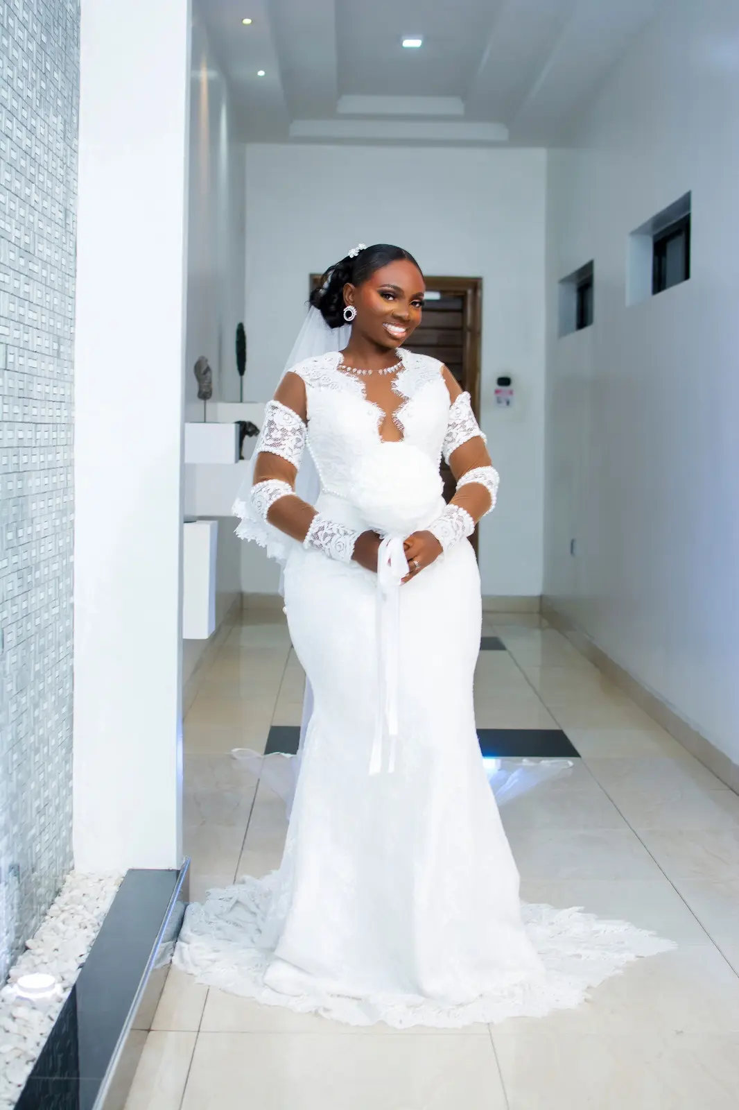 Professional bridal portrait in a bright interior